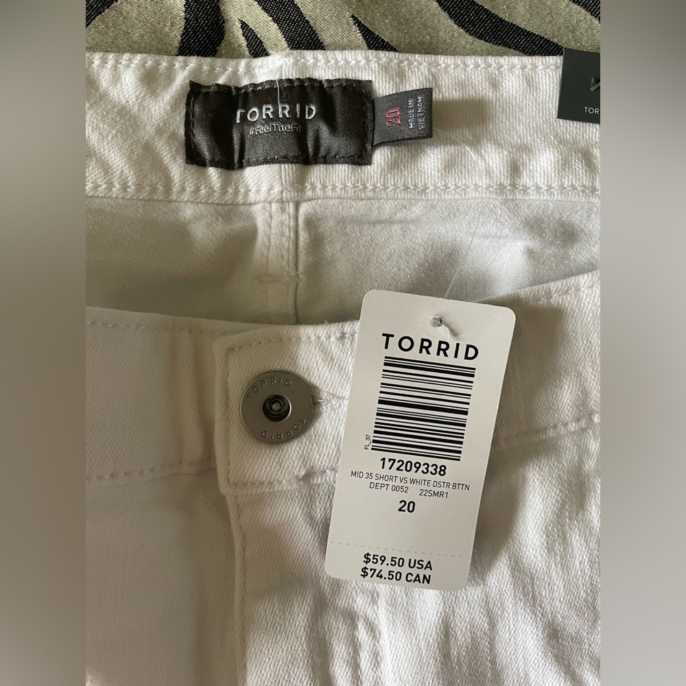 Torrid NEW white destructive shorts size 20 - Picture 2 of 10